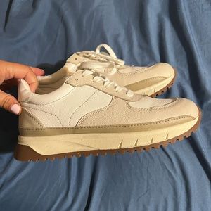 Madewell kickoff trainer sneaker in neutral color block leather 

5.5